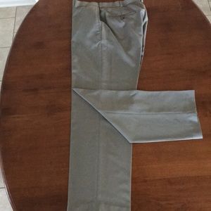 Roundtree & Yorke dress pants size 34x32 100% polyester pants, easy care.